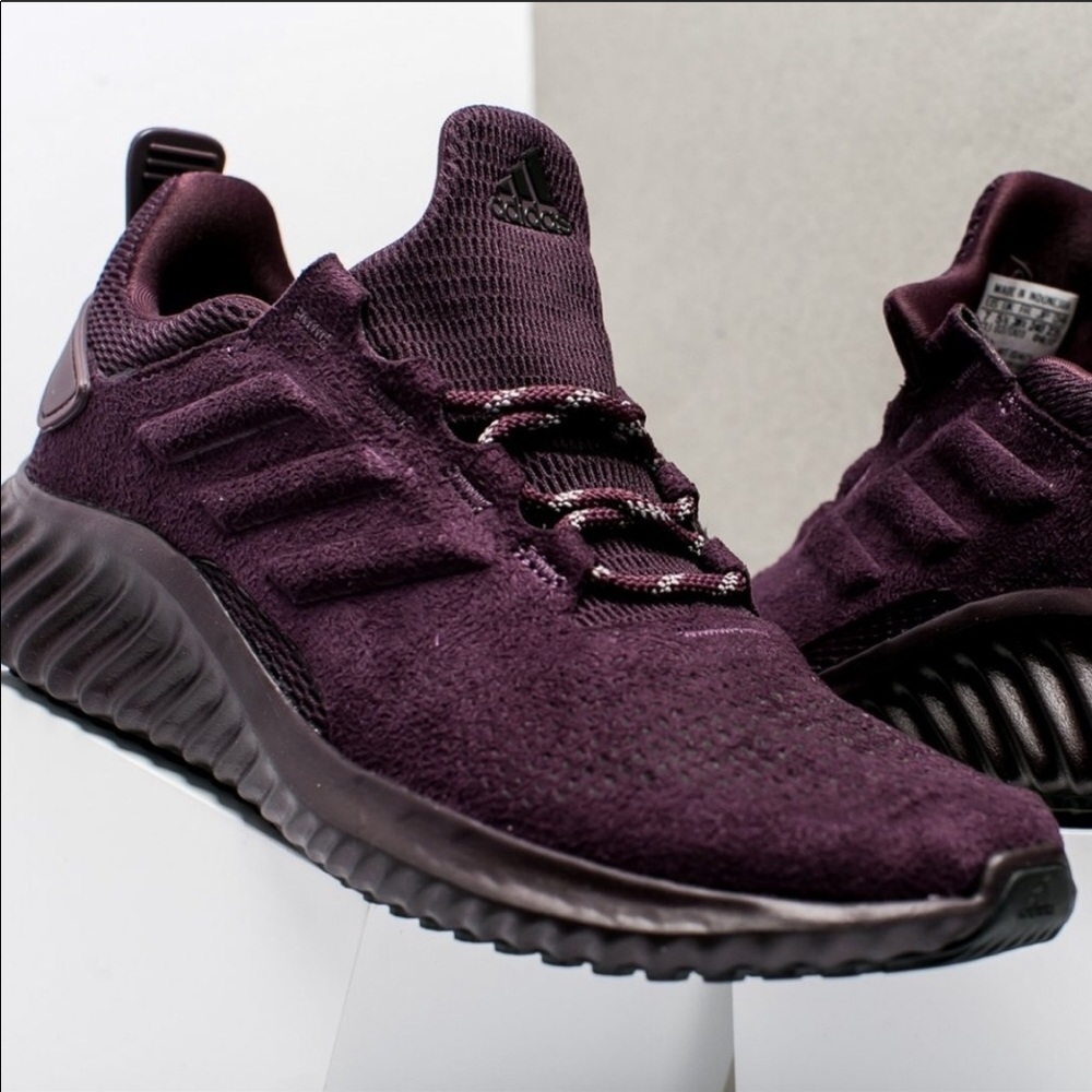 NEW IN BOX!!  💋Adidas alphabounce sneaker size 7